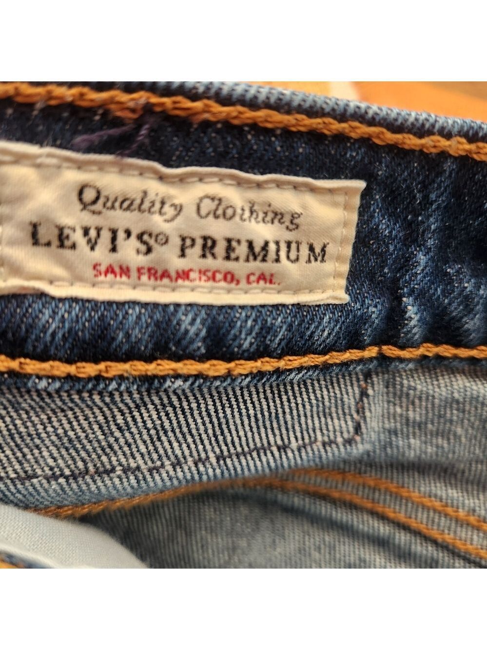 LEVIS DARK WASH HIGH RISE WEDGIE JEAN SIZE 31 LIKE NEW! - Picture 7 of 8